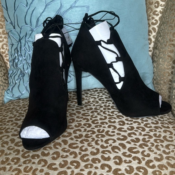 NWT/NIB Olivia Ferragamo “Anne” black faux suede lace up stiletto open toe heel - Picture 1 of 11